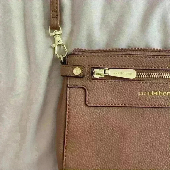Brown Liz Claiborne Elly Convertible Crossbody Bag I’m vegan leather - Picture 9 of 14